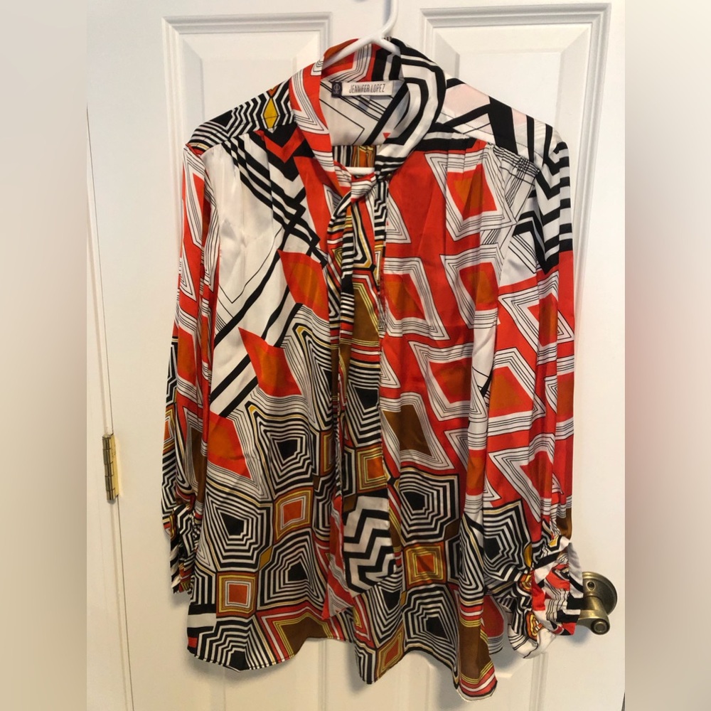 NWT Jennifer Lopez size XL multicolored tunic.Tie at neck or v-neck. 3/4 sleeves